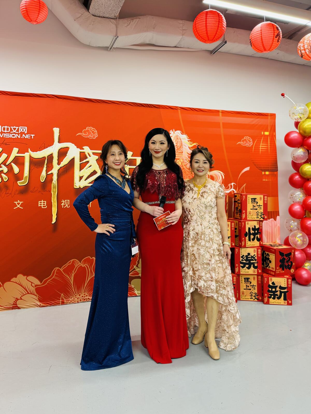 协会代表在华文媒体新春活动红毯合影